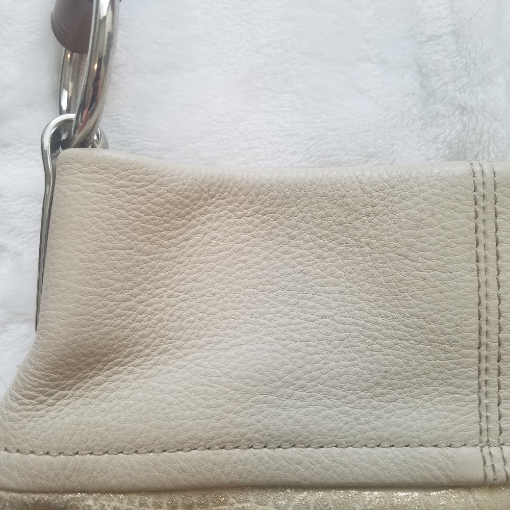 B Makowsky Crossbody - Picture 4 of 15